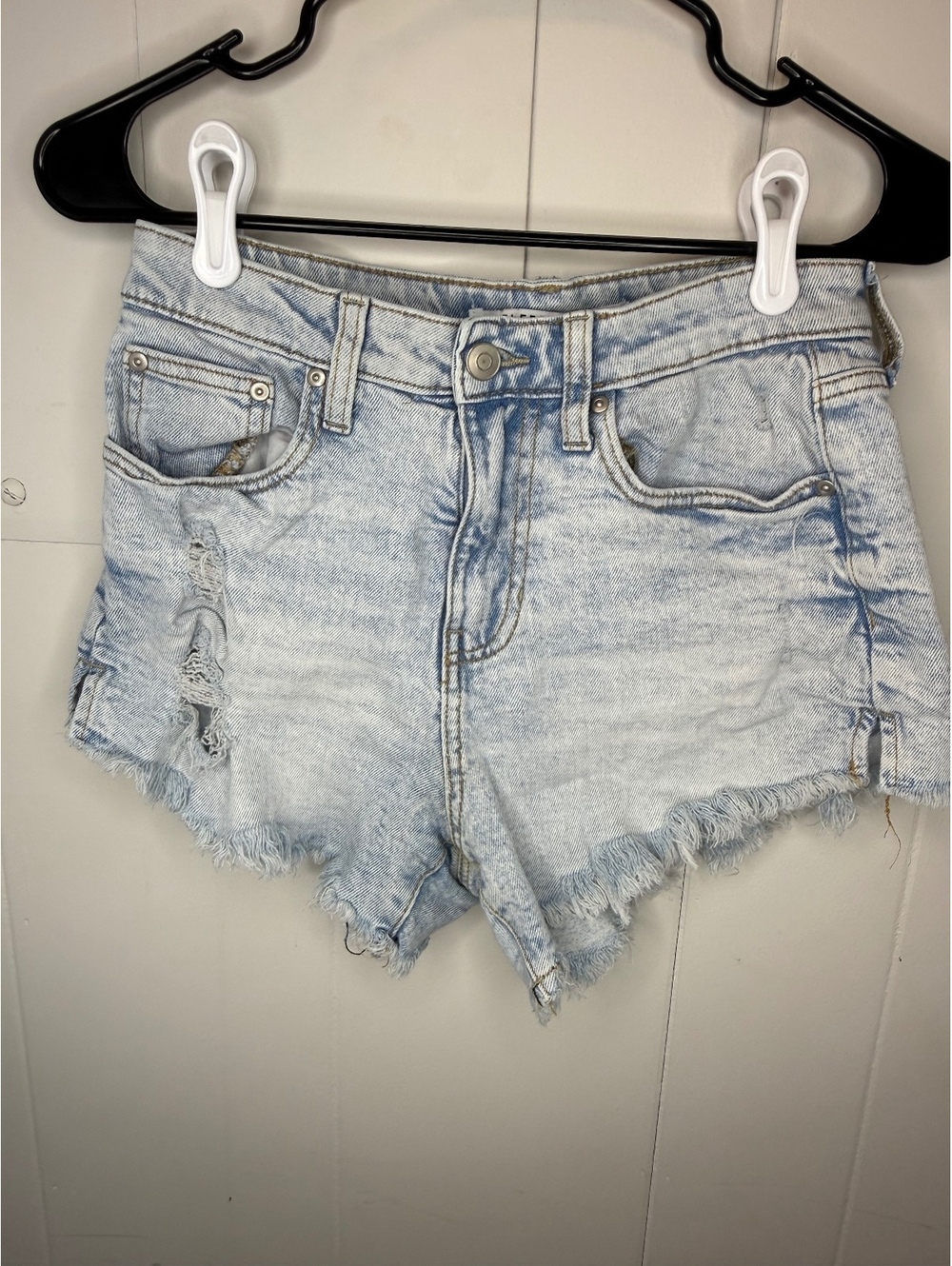 Celebrity Pink Women's Light Wash Distressed Denim Shorts Size 3/26